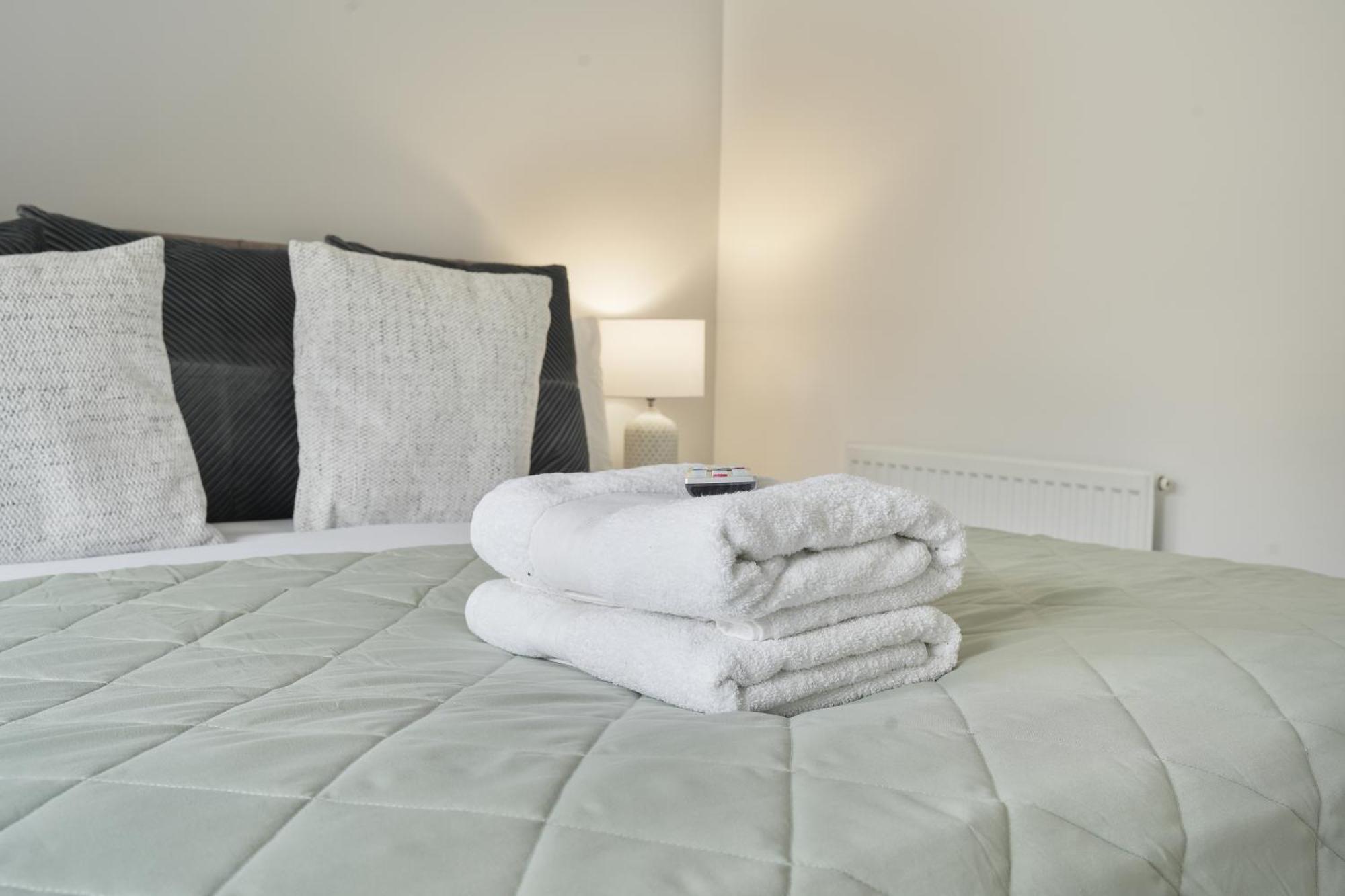 Mersey Way, Spacious 3 Bed Home, Close To Sheffield City Centre & Free Driveway Parking - Perfect For Workers, Groups & Families - Hosted By Stay Host Save Kültér fotó